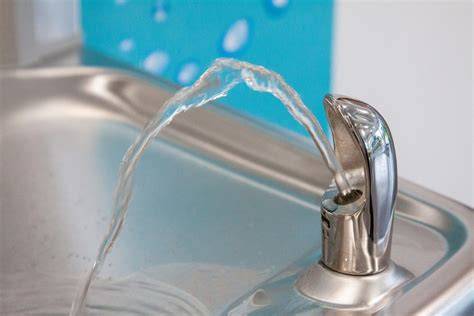 Poidełka wody - przydatne urządzenie w codziennym życiu